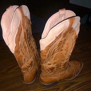 Women’s size 8 boots.